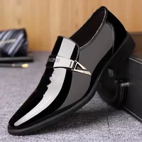 New Men's Leather Shoes Paten Oxford Men's Slip Sleeve Bright Color Leather Business Casual Shoes Men's Pointed Shoes