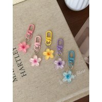 Colored Transparent Flower Keychain Pendant for Women Girls Fashion Exquisite Keychain Bag Decoration Accessories Friend Gift