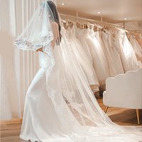 Bridal Lace-Trimmed 2 tier Face-Covering Cathedral Gauze Veil for Wedding Exquisitely Hand-Stitched Lace Edge Veil with Comb