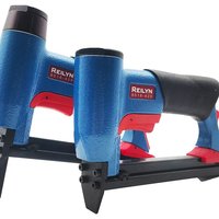 REILYN 21Ga 8016 Air Upholstery Stapler 12.8 mm Pneumatic Crown Naier Framing Nailing Gun for Sofa Fence Floor Woodworking Tool
