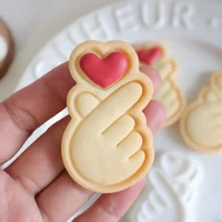 Hand Heart Gesture Shape Cookie Cutters Valentine's Day Love Heart Biscuit Moulds Fondant Cake Stamps Embossers Baking Tools