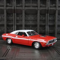Maisto 1:24 simulation Dodge Challenger R/T Coupe 1970 alloy car model, doors and hood can open retro sports car