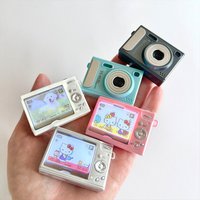 Toys Spirits Glowing Digital Camera Model Pendant Replaceable Photo Display Gashapon Hanging Charm For Bag Backpack Decoration