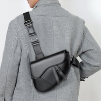 Herren Umhängetasche Mode Satteltasche Hochwertiges Leder Premium Reißverschluss Einfache einfarbige Brusttasche Business Herren Messenger Bag