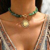 Natural Green And White Chip Stone Choker Necklace Gold Sun Pendant Toggle Clasp Dainty Boho Beach Summer Trendy Jewelry