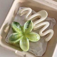 2Pcs Korean Acrylic Green Flower Wave Versatile Hair Clip Women Sweet Ponytail Claw Hairpin Barrettes Hair Accessories Headwear