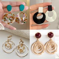 Big Hollow Circle Rose Trendy Non-Pierced Clip-On Earrings Minimalist Black & White Geometric Round Gold Foil Ear Clips Earrings
