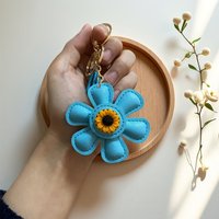 Cute Faux Leather Sunflower Keychain with Tassel Decoration, Car Key Pendant with Tassel Decoration, Suitable for Bags and Car Decorative Keychains for Women