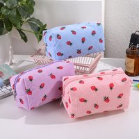 Cute strawberry print makeup bag, high appearance value, outdoor travel storage bag, cute large-capacity portable toiletry bag