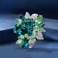 Fashion Luxury Crystal Flower Brooches For Women Exquisite Rhinestone Purple Green Flower Brooch Lapel Pins Party Jewelry Gift