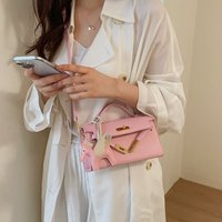 2026 New Women's Bag Versatile Fashionable Large Capacity Lightweight Crossbody Handbag Casual Simple Style Spring Season