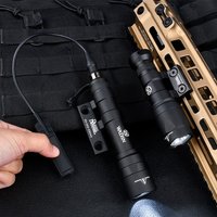 Taktyczna latarka metalowa SF M300 M600 LED z białym światłem do polowań z mocowaniem DD Offset, kompatybilna z szyną Mlok Keymod SMR 20MM