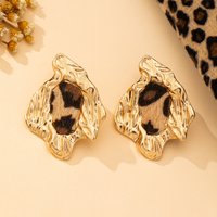 A Pair of Women's Earrings, Asymmetrical Zinc Alloy Leopard Print Earrings, Suitable for Daily Wear and Banquet Wear