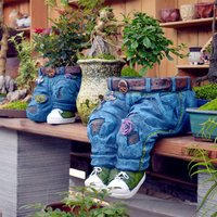 1Pc Jeans Pants Shape Flowerpot Resin Statue Succulent Flower Planter Indoor Outdoor Garden Yard Lawn Porch Patio Decoration Pot