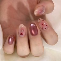 24pcs handmade short round nails. Sheer pink with reddish-brown cat-eye, silver bows & tiny red dots. Reusable, sweet design for