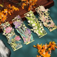 Elegant Hollow Metal Bookmark with Retro Floral Art, Perfect Reading Gift for Book Clubs, Writers & Bookworms