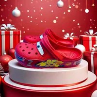 Czerwone klapki z nadrukiem wyścigowego samochodu, świecące buty z otworami, z odpinanym paskiem na piętę, miękkie sandały ogrodowe, antypoślizgowe letnie klapki plażowe dla chłopców.