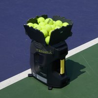 2026 New Arrival Tenniix Tennis Ball Machine AI Autonomous Movement Tennis Training Robot Real-time Data Feedback Tennis Shooter