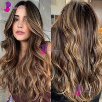 Peruki z naturalnych włosów w kolorze Bayalage Blonde, gęstość 180, pełne koronkowe, z naturalną linią włosów, wstępnie wyregulowane, długie, falowane, z jedwabną warstwą 13x4 na przodzie.