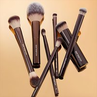 HOURGLASS Vegan brush travel brush set includes 7 brushes for the eye and face with a bag gift box packaging image 3