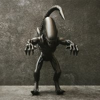 1 Piece Alien-Shaped Ornament That Can Lie on the Computer Screen, 3D Printed Alien Movie Figure Model, a Super Cool Desktop Decoration Statue for Home and Office