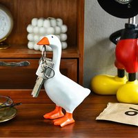 Magnetic Goose Key Holder Cute Statue Resin Goose Statue Key Holder Gift Office Table Desk Home Decor Funny 7-Inch Keys Organize