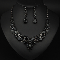 Stainless steel chain crystal pendant necklace earrings set. High-quality waterproof jewelry. Birthday gift
