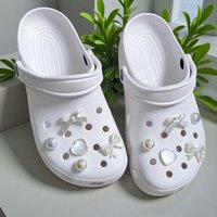 New Sweet Cute Girly Charms Designer Elegant Vintage Pearl bow Shoe Jewelry All-match Flower Shoe Charms for Hole Shoes Hot Sale