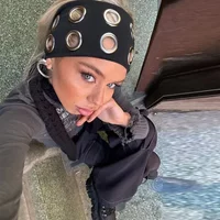 Ins Fabric Hollow Headband Trendy Metal Accents Wide Elastic Punk Style Band Grunge Stretchy Casual Hair Accessory For Edgy Look