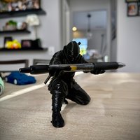 1-Piece Ninja-Style Pen Holder, Stylish and Creative, Perfect for Adding a Touch of Fashion to Your Desk, Can Hold Ballpoint Pens, Fountain Pens, Pencils, and Various Stationery Items, Is an Ideal