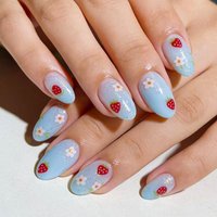 24Pcs Blue Gradient Strawberry Flower Press on False Nails Shiny Powder Manicure Tips Full Cover Short Round Wearable Fake Nails