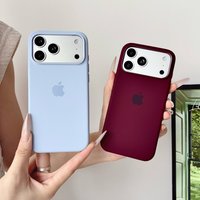 Etui do iPhone 18 Pro i 18 Pro Max z funkcją bezprzewodowego ładowania MagSafe, magnetyczne, wykonane z płynnego silikonu, matowe, w kolorze bordowym, z wyraźnym logo w kolorze niebieskim.