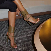 Metallnieten-Schnallen-Gürtelsandalen Stiefel Sexy Spitze Zehe Dünner Absatz Leder Maßgefertigt Neuerscheinung Mode Damen Moderne Stiefel