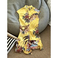 2026 Neues Chinesisches Qipao-Kleid mit Stehkragen, Schlanker Taillenschnitt, Gelbes Sommerkleid, Luxuriöses Modisches Bedrucktes Partykleid
