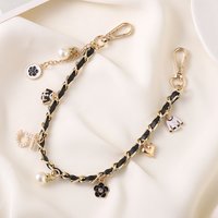 New Fashion Product Black and White five Leaf Old Flower Trendy Jewelry Bag Decoration Chain Phone Decoration Pendant Accessory