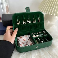 Tragbare Schmuckbox Schmuckorganizer Reise-Schmucketui mit Knopfverschluss Leder-Aufbewahrungsbox Chenille Juwelier-Box