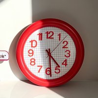 30cm Ins Nordic Round Grid Wall Clock. Fashionable And Creative Wall-mounted Clock, Cute Red And Blue Wall Decoration Picture.