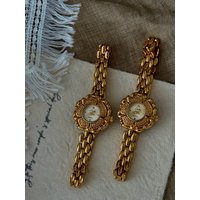 1 new French retro camellia gold dial ladies watch fashion simple and elegant compact ladies quartz watch.