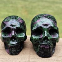 1pc Natural Epidote Zoisite Stone Skull Statue, Red Zoisite Skull Statue, Natural Stone Bohemian-Style, Home Decor Craft
