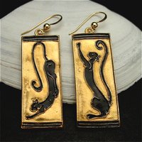 Creative Vintage Hand Carved Cat Pattern Golden Pendant Earrings Women's Fashion Charm Banquet Festival Jewelry Accessories Gift