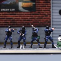 Painted Miniatures 1/24 1/64 1/43 Counter-Strike SWAT Special Forces Operative Male Scene Figure Unpainted Model For Vehicles