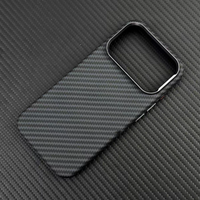 Magnetische Hülle mit Carbonfaser-Textur für iPhone 17 18Pro Max 16 18 Pro 15 14 13, ultradünne Hartabdeckung aus Legierung mit Objektivschutz und kabelloser Ladefunktion