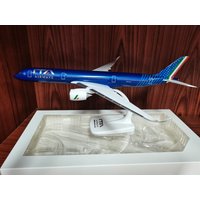 Decorate Airplane 1/200 for A350 A350-900 Italy ITA Airline Aircraft ABS Assembly Plane Model Scale Airbus Aircraft for Collecti