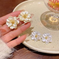 Big White Camellia Flower Stud Earring For Women French Retro Elegant Korean Sweet Resin Ear Wedding Party Jewelry Gift