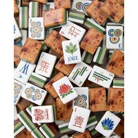 2026 New 4-Layer Acrylic Engraving American Mahjong Set Luxury Portable Wood Grain Mah Jongg Tiles for Family Party Game Gifts