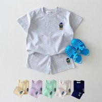 Costume d'été coréen pour bébé garçon, t-shirt brodé avec Badge d'ours + short ample, ensemble 2 pièces pour bébé, vêtements pour tout-petits, collection 2023