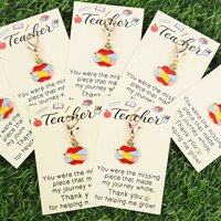 7Pieces2DKeychain set is vibrant and features cute graduation commemorative keychains,Very suitable as a gift for teachers durin