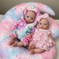 AnjoDoll 1PC 10inch Lifelike Silicone Reborn Doll Open Mouth Waterproof Soft Painted Realistic Girl Toy for Collectors And Gifts