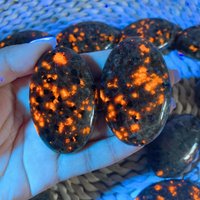 Natural Yooperlite Stone Hot Compress Massage Palm Stone Crystal Health Reiki Healing Fingertip Toy Home Decor Powerful Gift