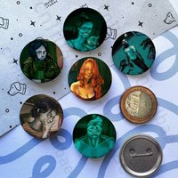 No Im Not a H-Human 25mm 75mm 44mm 58mm 32m Coin Badges Personalized Handmade Round Brooches Pins Accessory